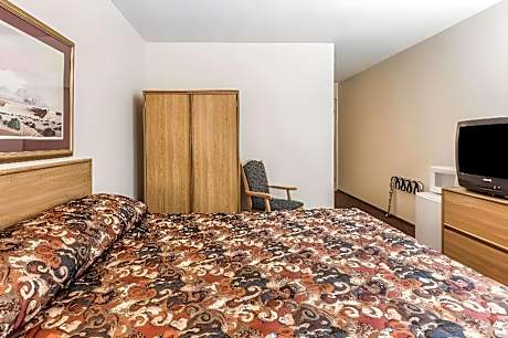 1 King Bed Nonsmoking