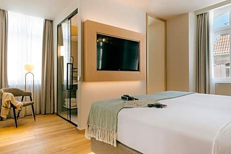 Premium Corner Double or Twin Room