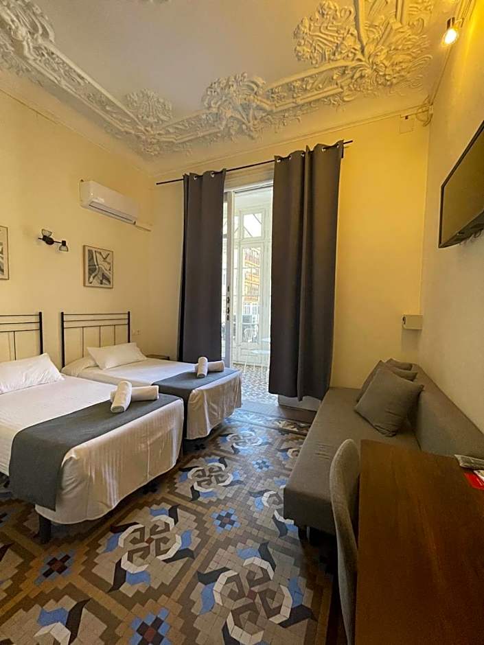 Hostal Balmes Centro