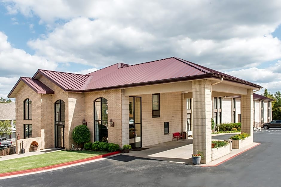 Super 8 by Wyndham Branson/Andy Williams Theatre