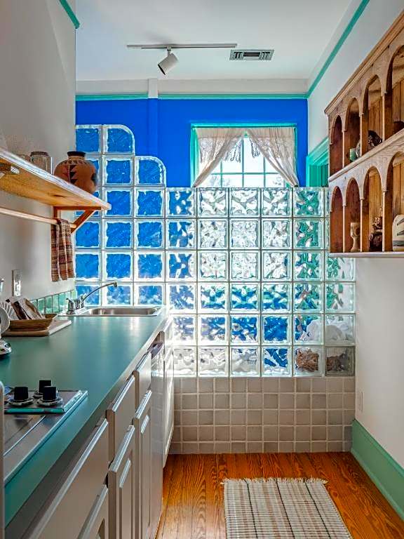 The Front Street Inn