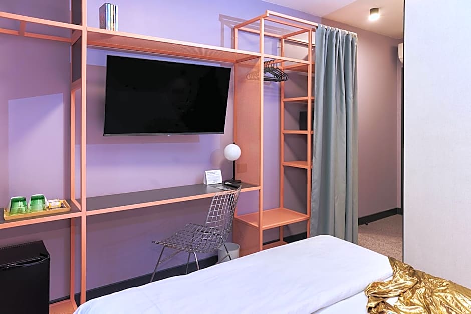 Stay Swanky Bed & Breakfast