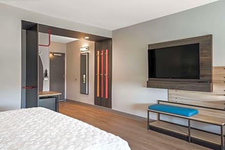 King Room with Bath Tub - Mobility Access