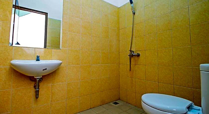 RedDoorz Syariah near Mercu Buana University