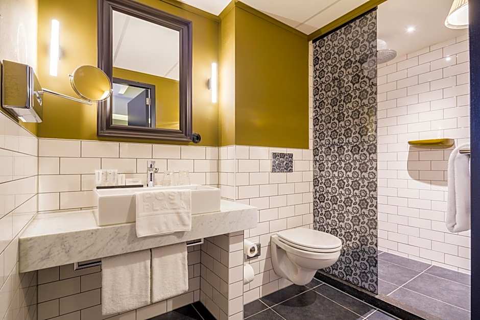 Post-Plaza Hotel & Grand Café