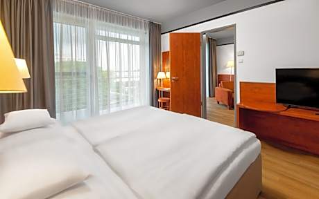 Apartment (bedroom + living room) (West wing)