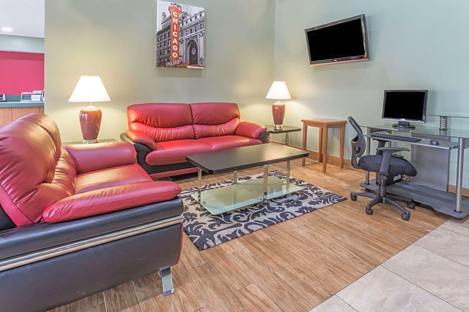 Super 8 by Wyndham Elgin
