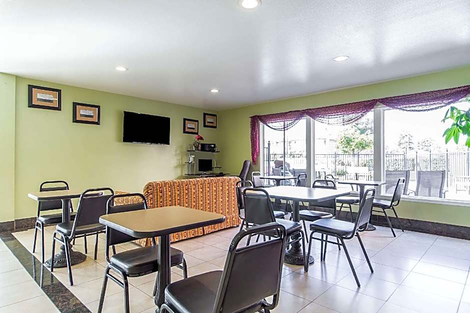 Rodeway Inn & Suites Hayward - Oakland South – Hayward, CA