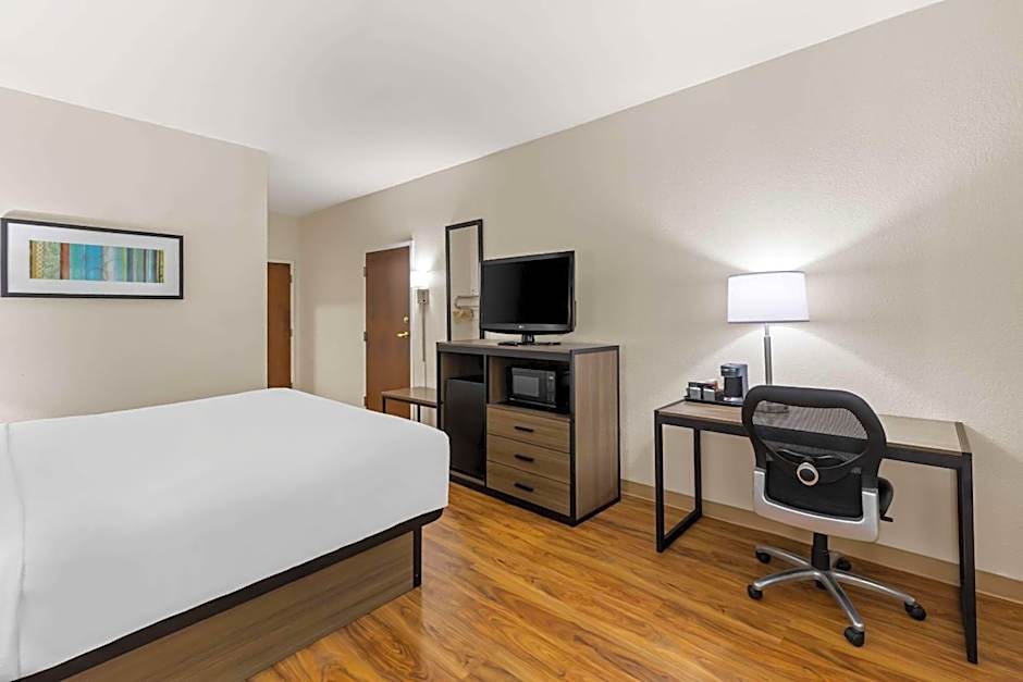 Quality Inn Fayetteville Near Historic Downtown Square