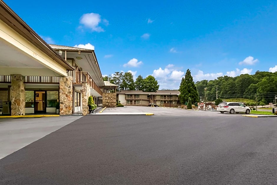 Quality Inn & Suites Mount Chalet