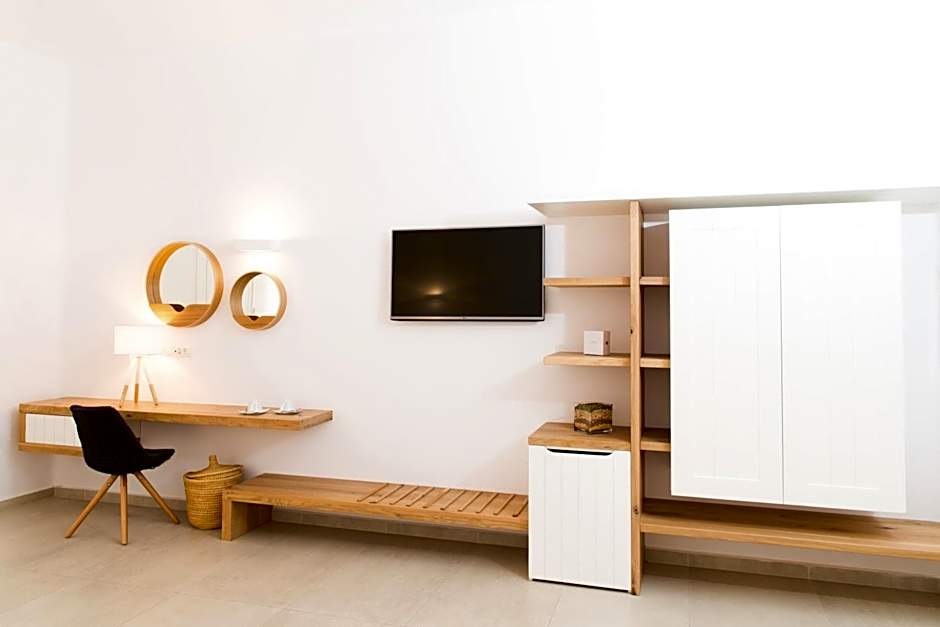 Super Paradise Hotel