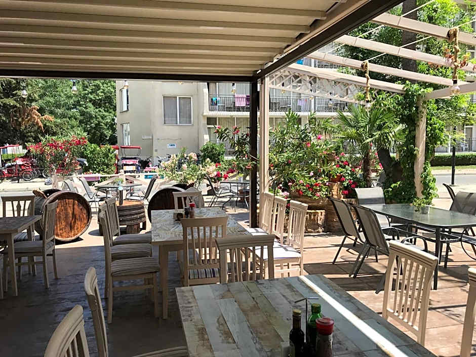 Oleander House and Tennis Club