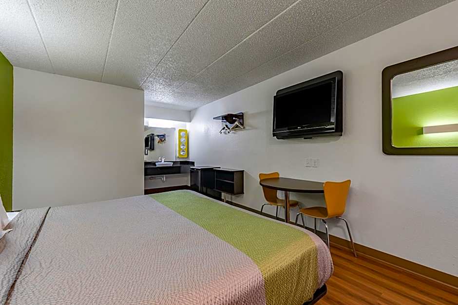 Days Inn by Wyndham Cincinnati I-71