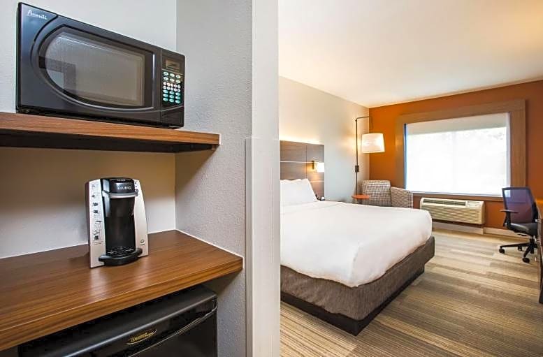 Holiday Inn Express Hotel & Suites Bellevue-Omaha Area