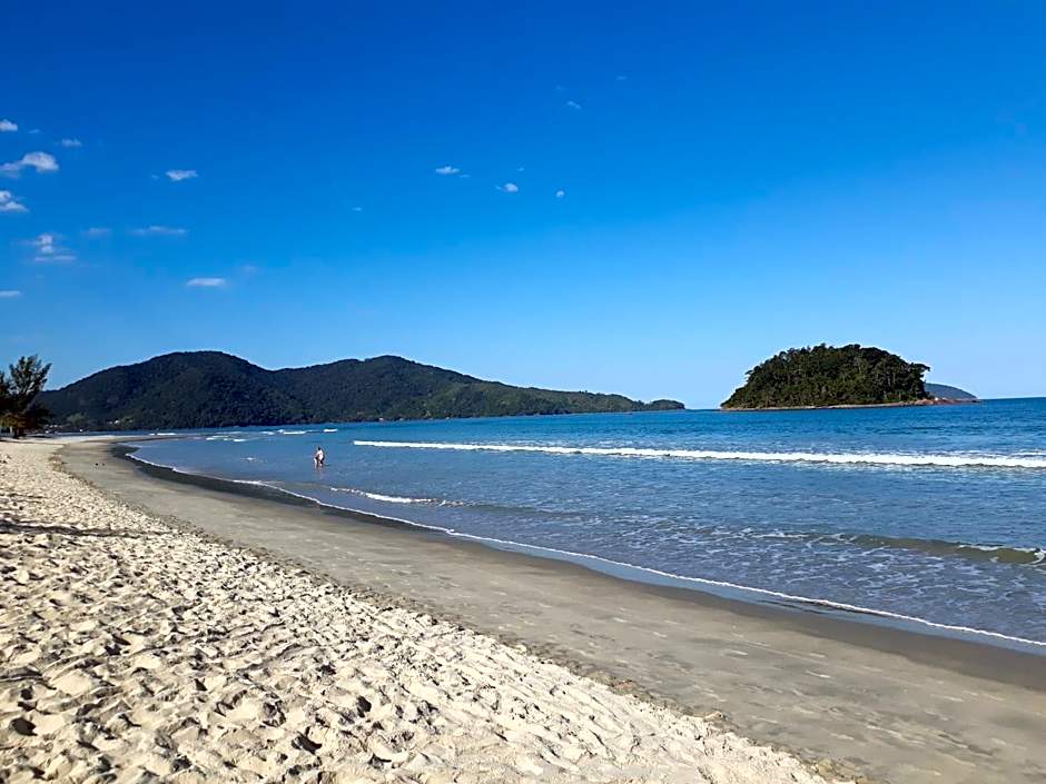 Casas em Condomínio próximo da praia com 2 dormitórios, churrasqueira e 3 vagas de garagem