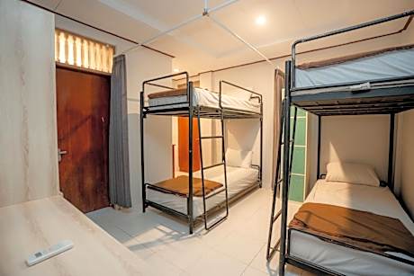 Bunk Bed Room for 4 People - B