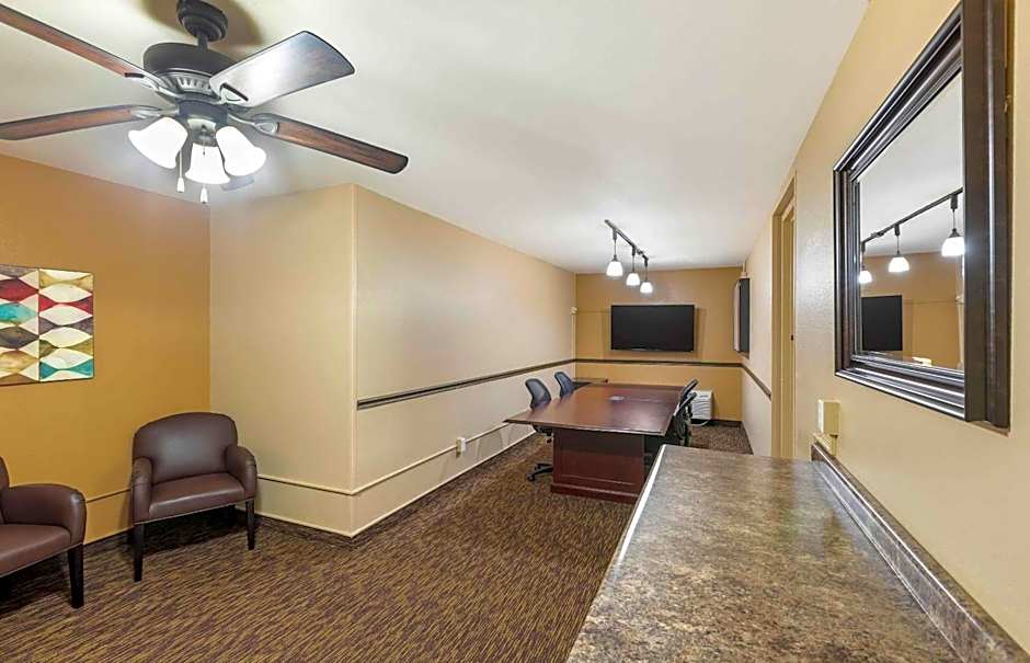 Extended Stay America Suites - Milwaukee - Brookfield