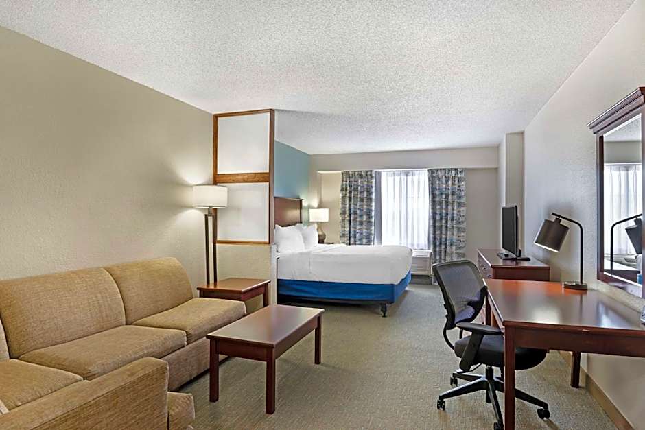 Best Western Plus Crossroads Inn & Suites