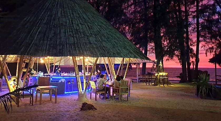 Long Beach Chalet - SHA Extra Plus