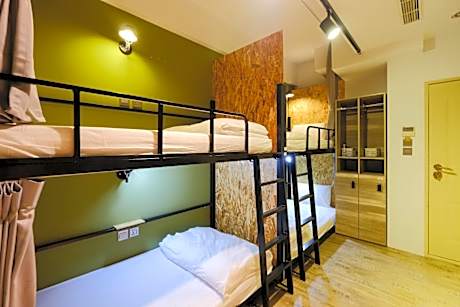 1 Backpacker in Mixed Dormitory Bed with Shared Bathroom