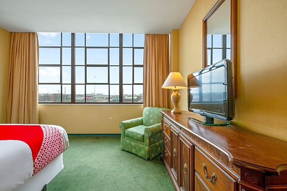 OYO Hotel St Louis Downtown City Center MO