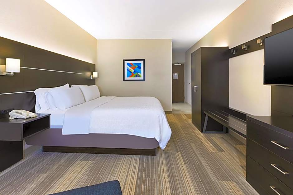 Holiday Inn Express Detroit-Warren/General Motors Technology Center By IHG
