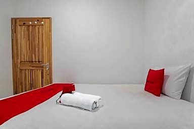 RedDoorz near Gajah Mada Pontianak