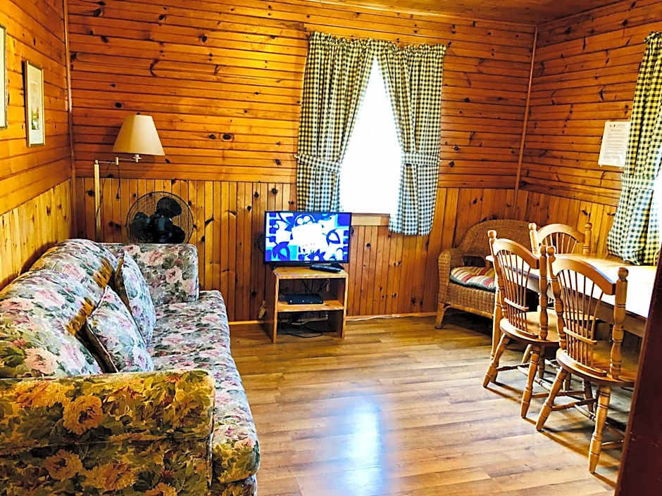 Green Gables Bungalow Court