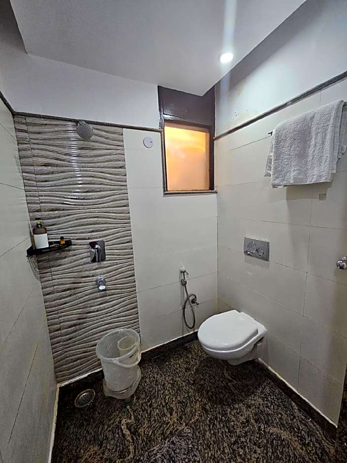 Hotel Mayur by RoomsInc