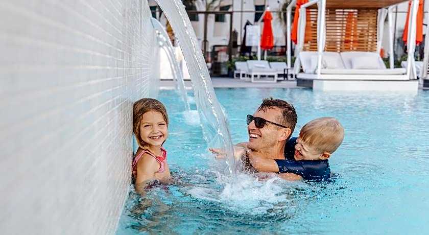 Maani Muscat Hotel and Apartments