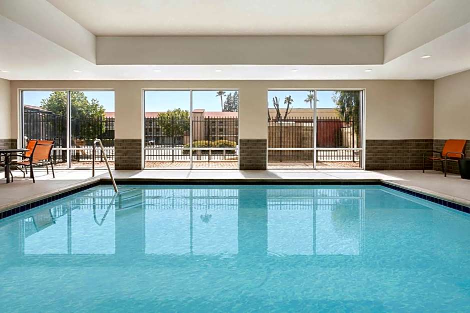 La Quinta Inn & Suites by Wyndham San Bernardino