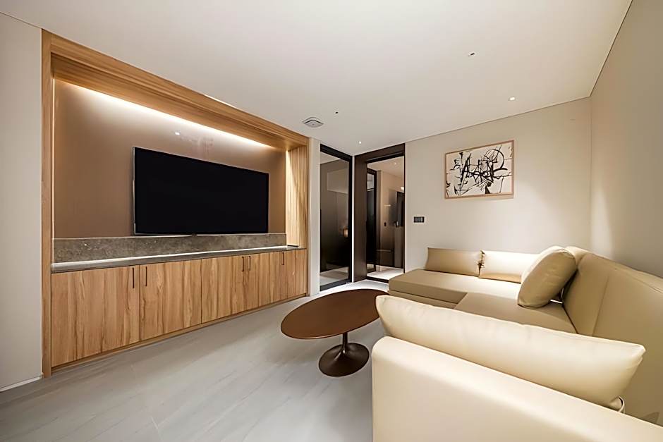 Photo 1 of 8 of Suite