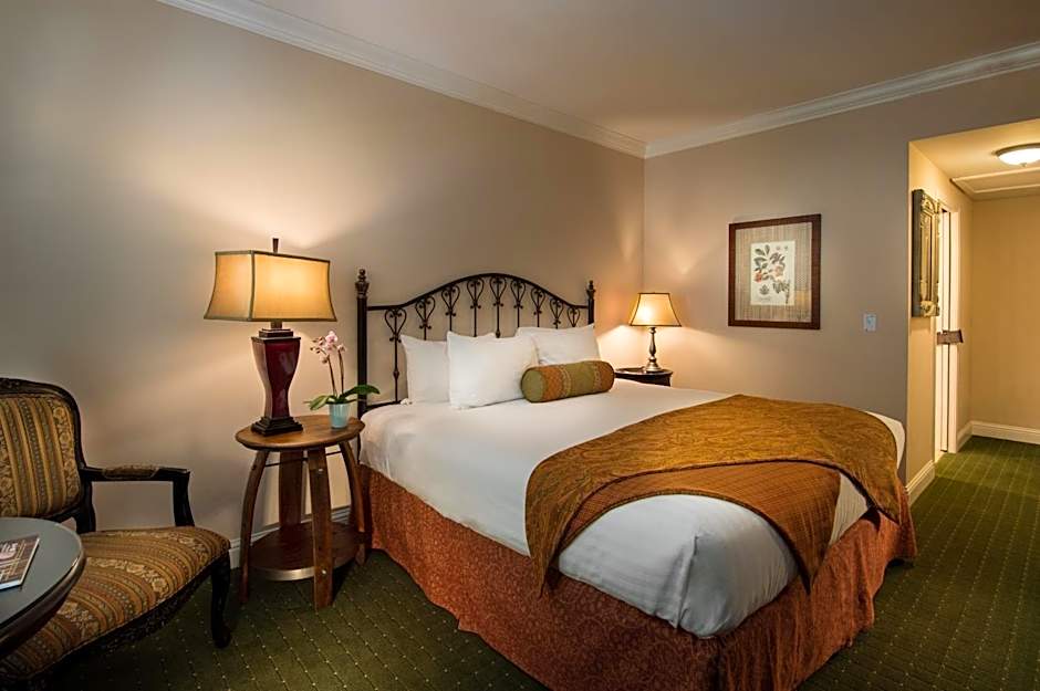 Photo 1 of 5 of Deluxe 1 King Bed