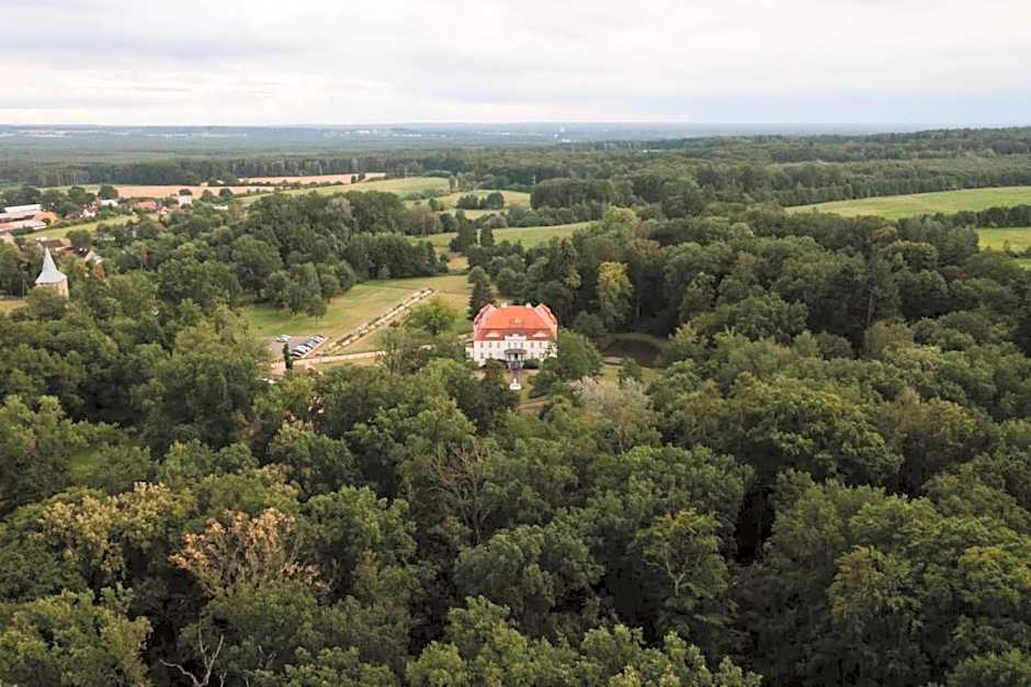 Pałac Bogaczów - noclegi - restauracja - przyjęcia