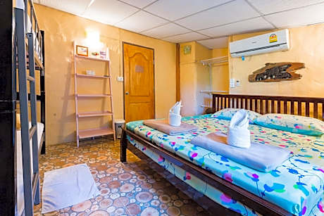 Family Room with Garden View