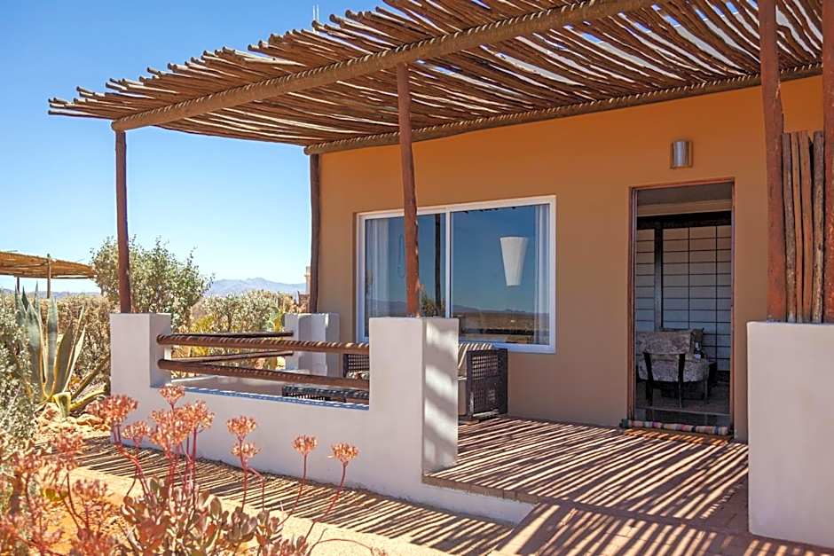 Inverdoorn Game Reserve Lodge