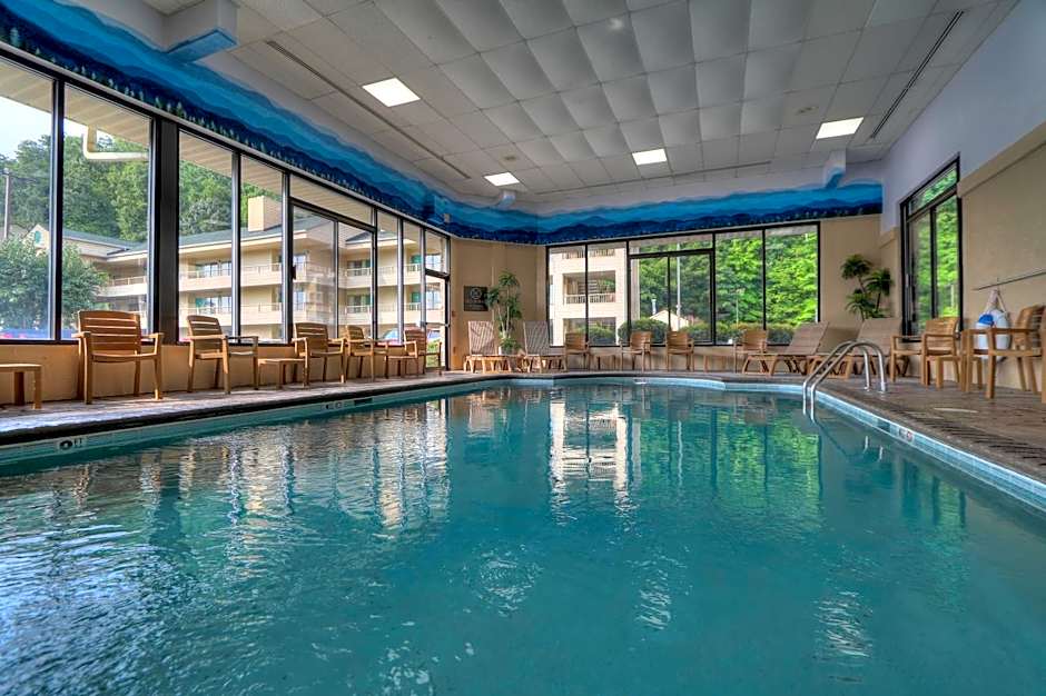Comfort Inn & Suites At Dollywood Lane