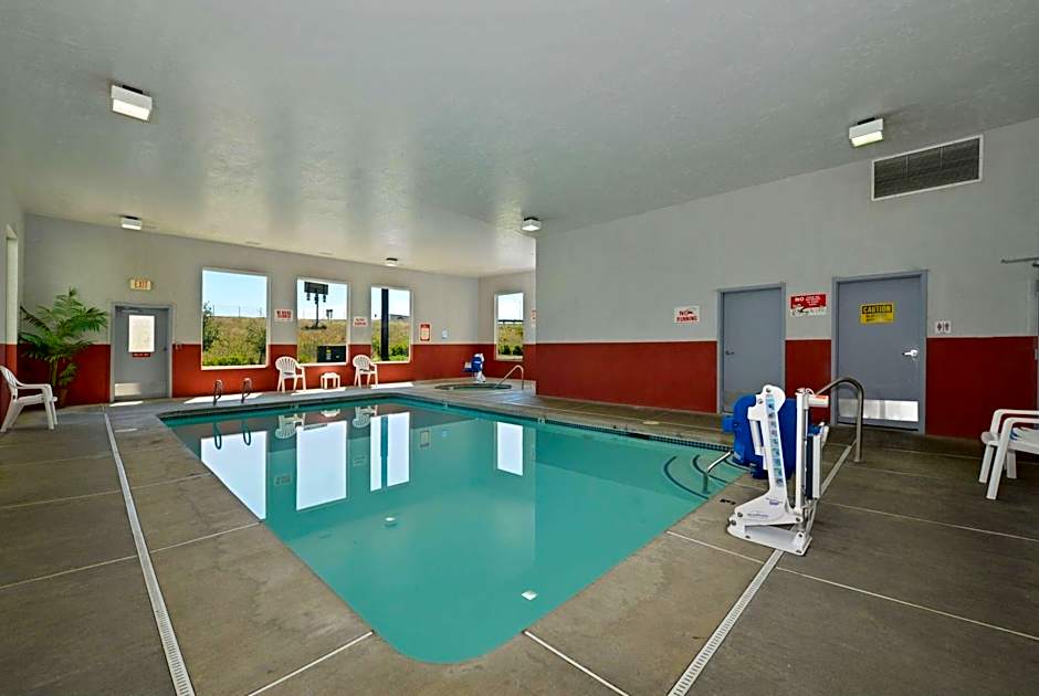 Super 8 by Wyndham Roseburg