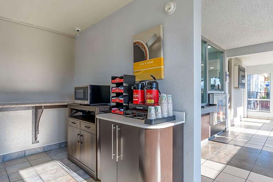 Motel 6 Hayward, CA- Silicon Valley Gateway