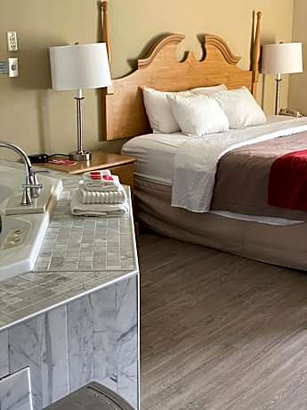 King Room with Spa Bath