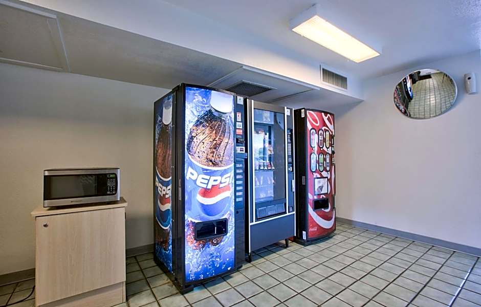 Motel 6-Valdosta, GA - University