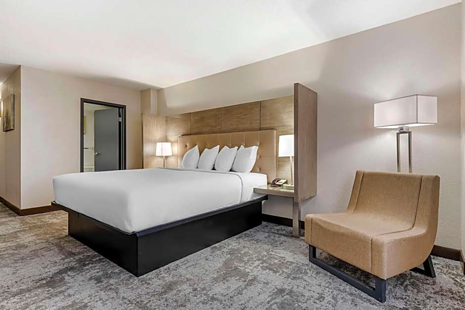 Brooklyn Center Hotel & Conference Center