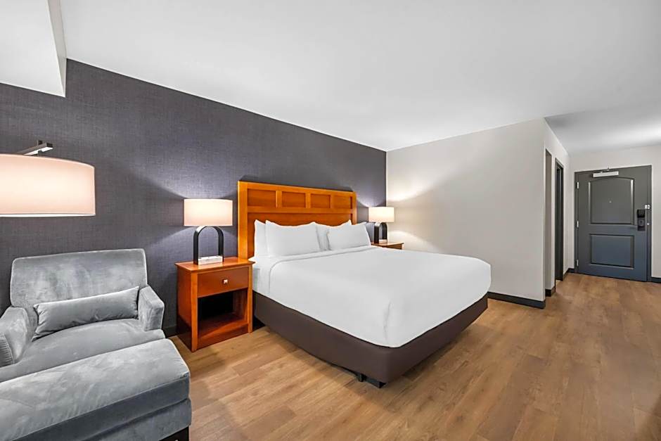 Wyndham Bloomington - Mall of America