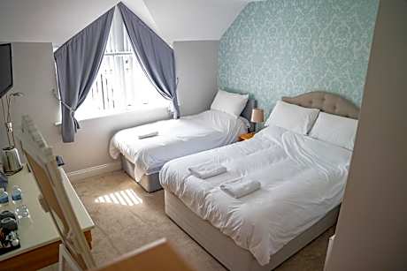 Double or Twin Room with Mountain View