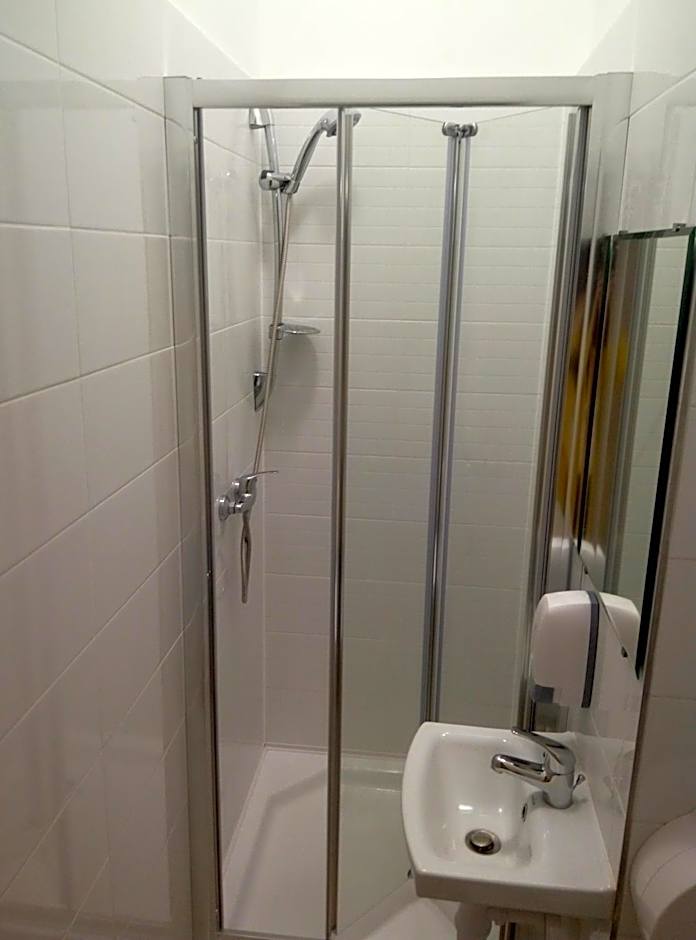 Lorf Hostel&Apartments