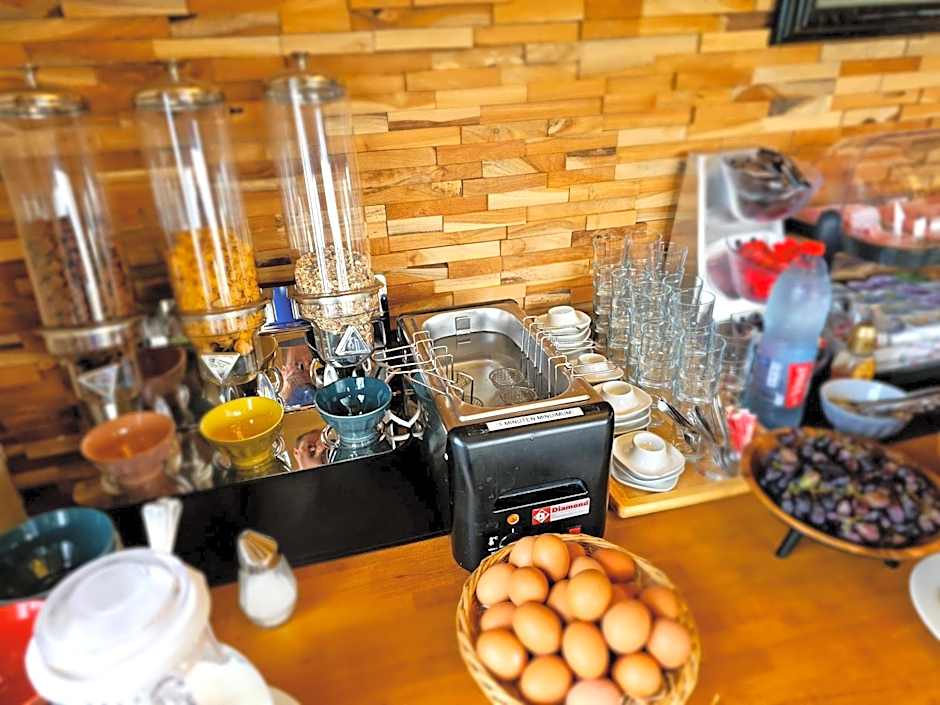 Hotel Westendia and Free Parking Top Breakfast