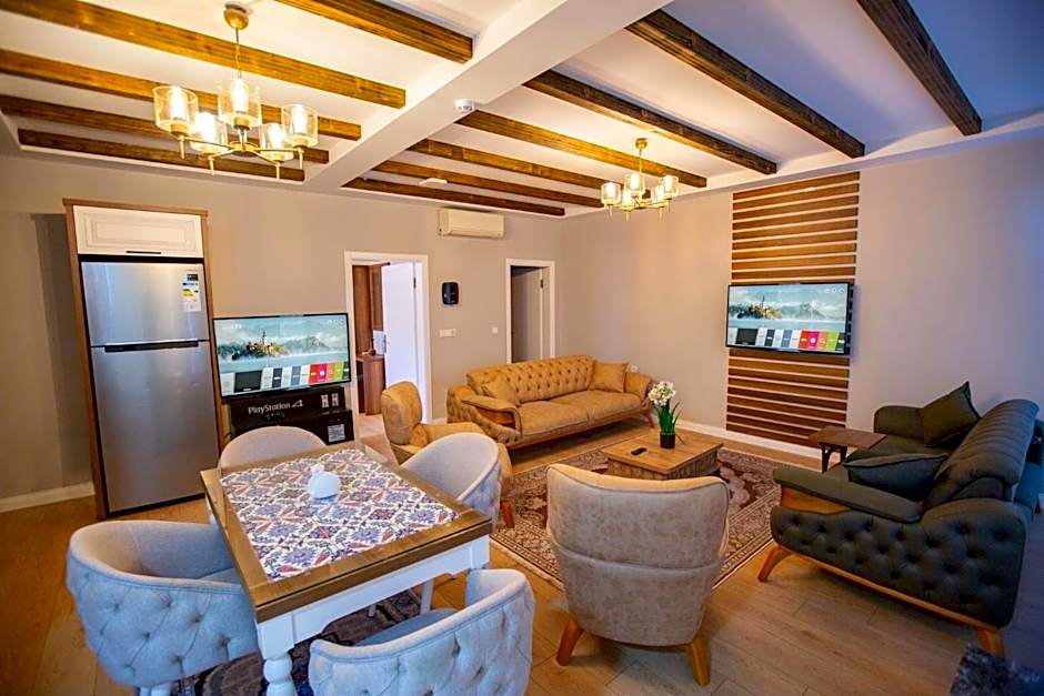 POISON GARDEN SUİTE