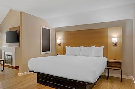 Deluxe  Suite. 2 King Beds and Sofa Bed, Top Floor/ Non Smoking