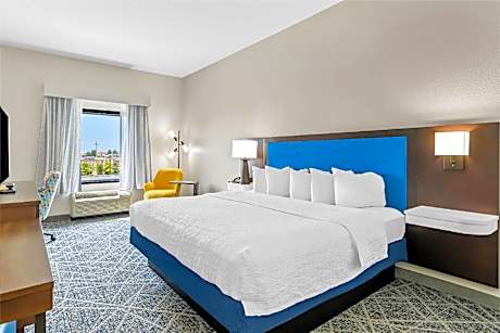 1 King Mobility Access With Tub Nonsmoking