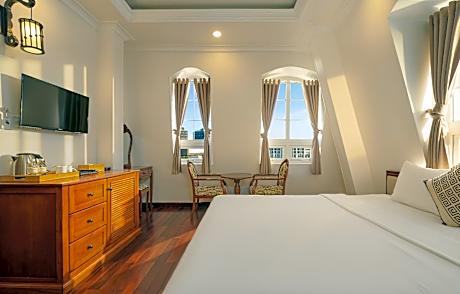 Deluxe King Room Street View